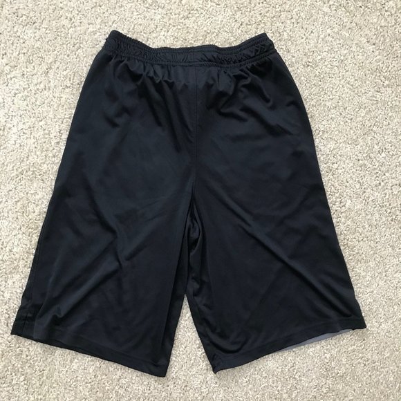 Under Armour Shorts Loose Heat Gear Kids Sz YLG Black - Picture 2 of 3